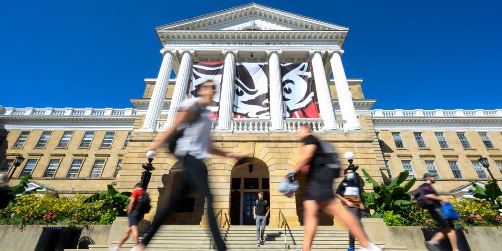 Bascom Hall on the first day of class 2021-22