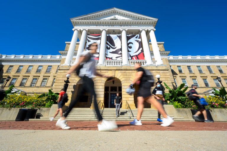 Bascom Hall on the first day of class 2021-22